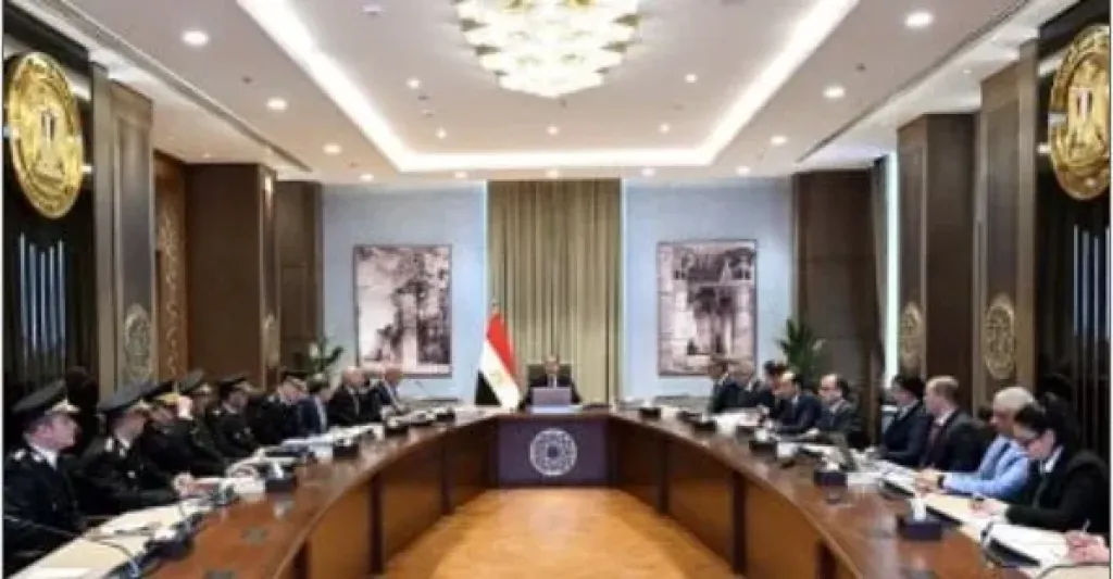 رئيس الوزراء يتابع تطوير ورفع كفاءة الطريق الدائرى وصيانة كوبرى 6 أكتوبر