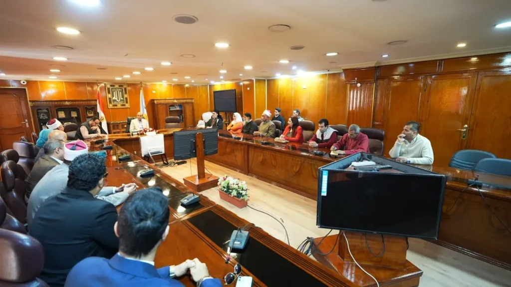 محافظ أسيوط يستقبل وفد بيت العائلة المصرية ويؤكد: توحيد الجهود