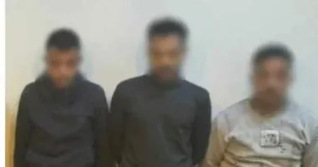 سبب خناقة جيرة.. سقوط 3 أشخاص روعوا المواطنين وحطموا دراجة نارية