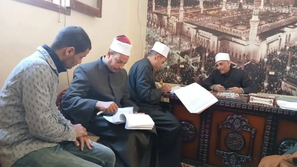 مرور مفاجئ على إدارتي بني عدي والمركز بحري لتعزيز الانضباط الإداري وتطوير الأداء