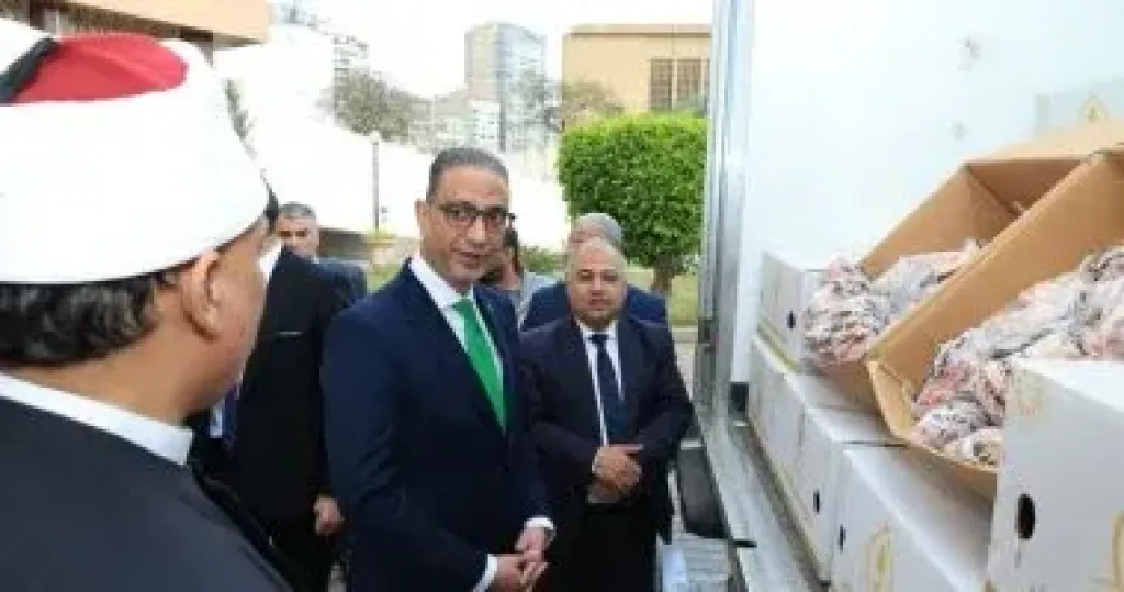 محافظ الجيزة يشهد تسلم 4 أطنان لحوم من الصكوك لتوزيعها على الأولى بالرعاية