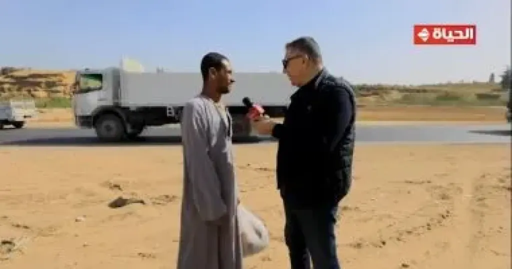 أجمل ناس.. عمرو الليثي يجبر بخاطر عامل بمزرعة ويهديه 5 الآف جنيه