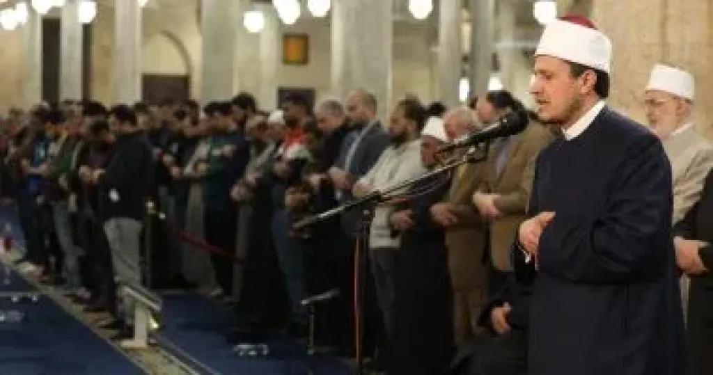 الليلة 7 من رمضان.. أروقة الجامع الأزهر تمتلئ بالمصلين في العشاء والتراويح