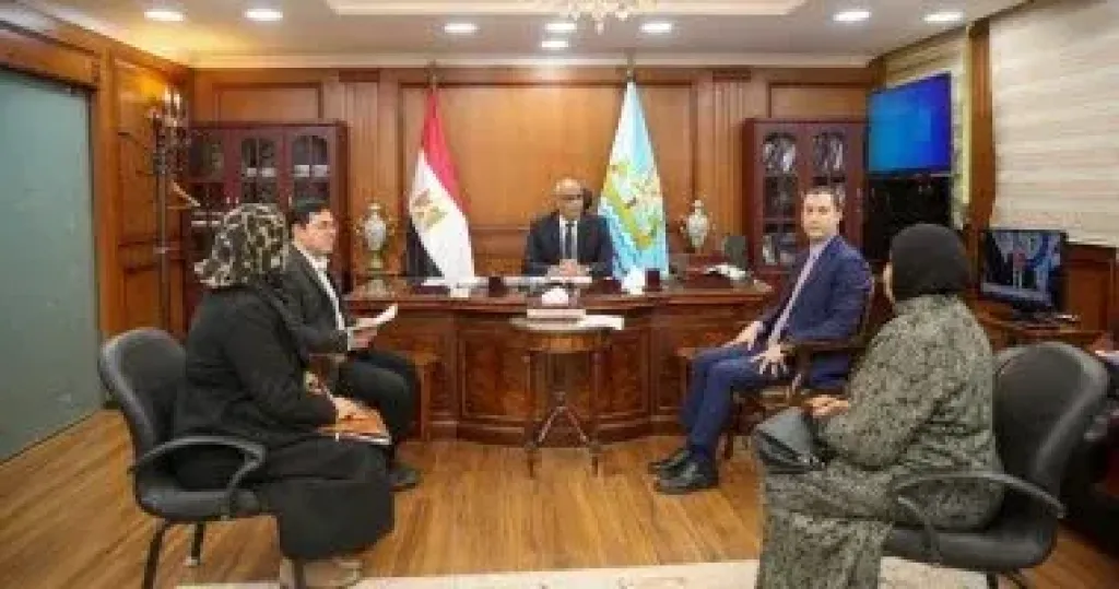 محافظ كفر الشيخ يناقش مشكلات المواطنين ويبحث مع ممثلي البنك الأهلي آليات دعم الاستثمار