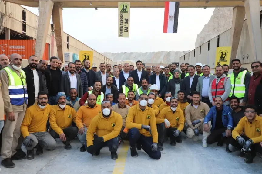 وزير الصناعة ومحافظ القاهرة يتفقدان 5 مصانع رخام بشق الثعبان