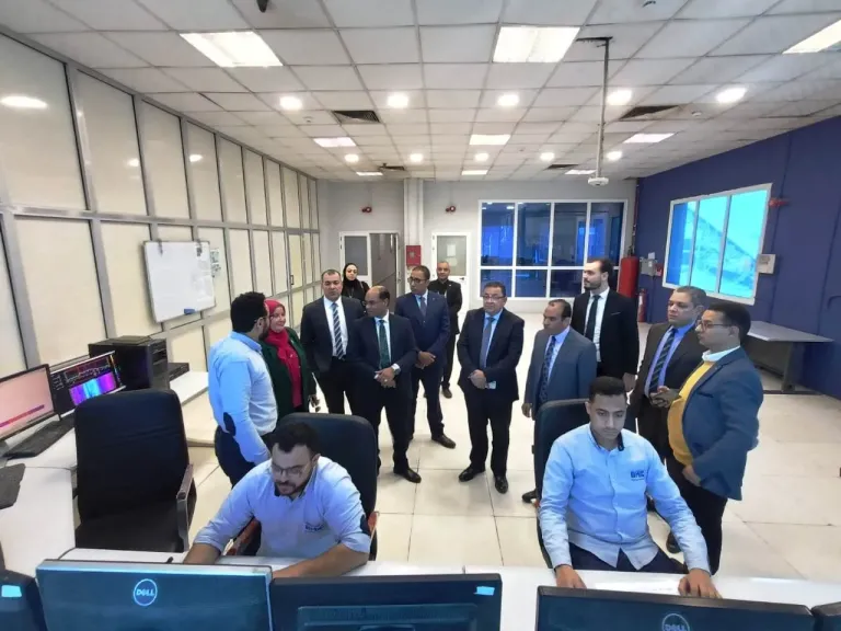 كلية الحقوق بجامعة أسيوط تنظم لطلابها زيارة لمصنع أسمنت التعمير بأسيوط