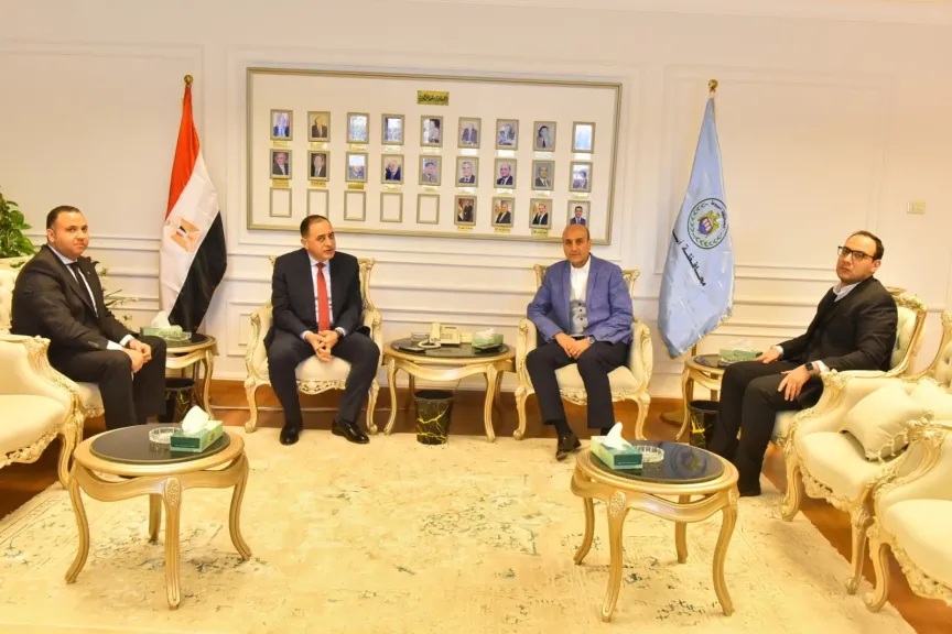 محافظ أسيوط يستقبل رئيسي محكمتي شمال وجنوب أسيوط لتلقي التهنئة