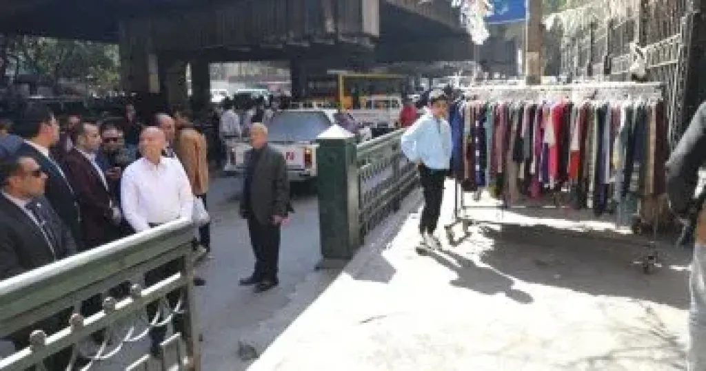 جولة مفاجئة ل​محافظ القاهرة لإزالة إشغالات شارع الجلاء ويوجه إنذارا لرئيس حى بولاق