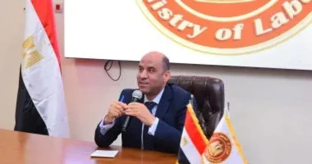 وزير العمل يشهد تسليم أجهزة تابلت لمفتشى العمل بمحافظتى المنوفية والدقهلية