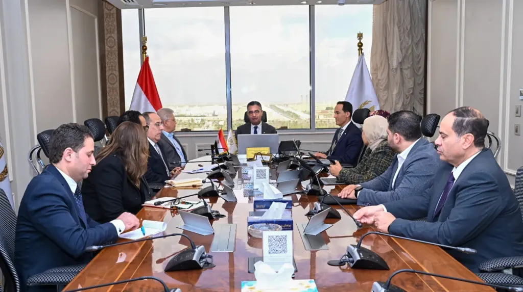 وزير التموين يتابع صرف المنحة ويُمد ساعات العمل