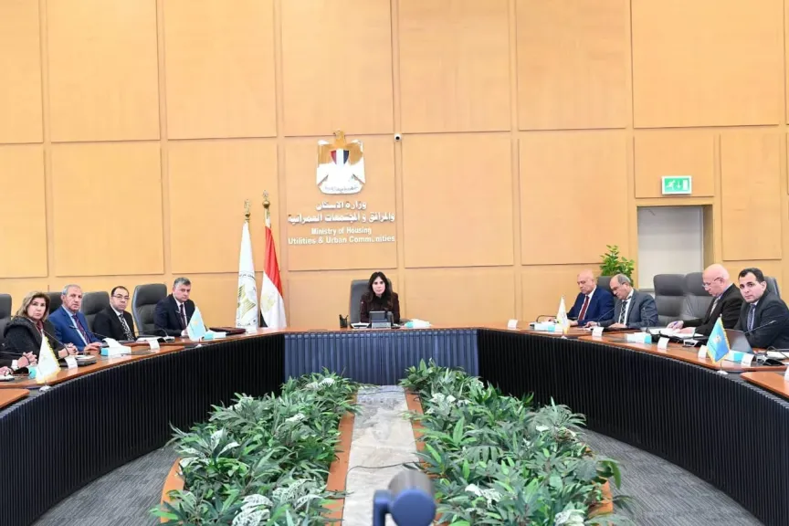 وزيرة الإسكان تعقد اجتماعًأ  لمتابعة موقف تنفيذ مشروعات المبادرة الرئاسية ”حياة كريمة”