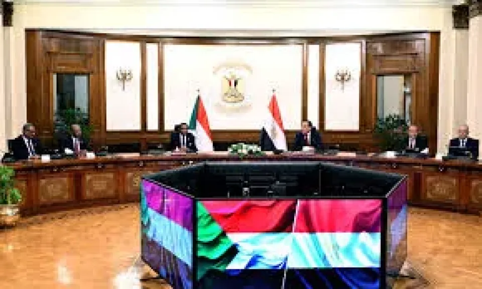 جلسة مباحثات ثنائية بين مصطفى مدبولى ورئيس مجلس الوزراء الانتقالى السودانى