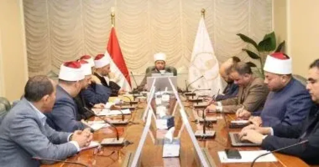 وزير الأوقاف يجتمع بمديرى المديريات لمتابعة جهود الوزارة فى رمضان