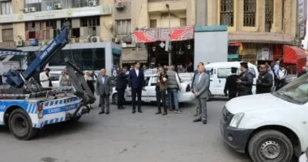 محافظ القاهرة يقود جولة مفاجئة بوسط المدينة لإزالة الإشغالات