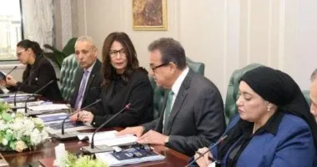 وزير الصحة يستقبل وزيرى الأوقاف والثقافة لتوحيد خطاب التوعية بالقضية السكانية