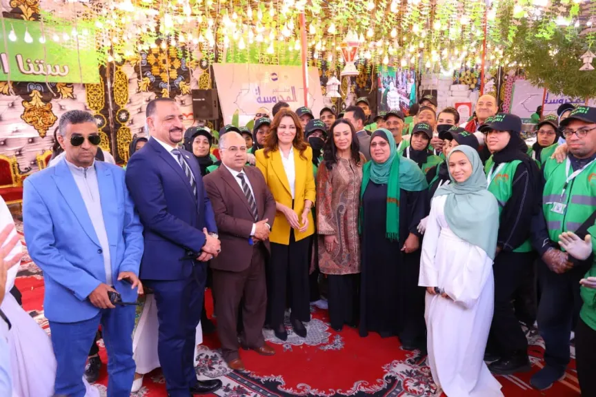 وزيرة التضامن الاجتماعي تطلع على خدمات وحدة إطعام الحاجة عزيزة لجمعية ” أحباب الكريم” بـ” إمبابة”