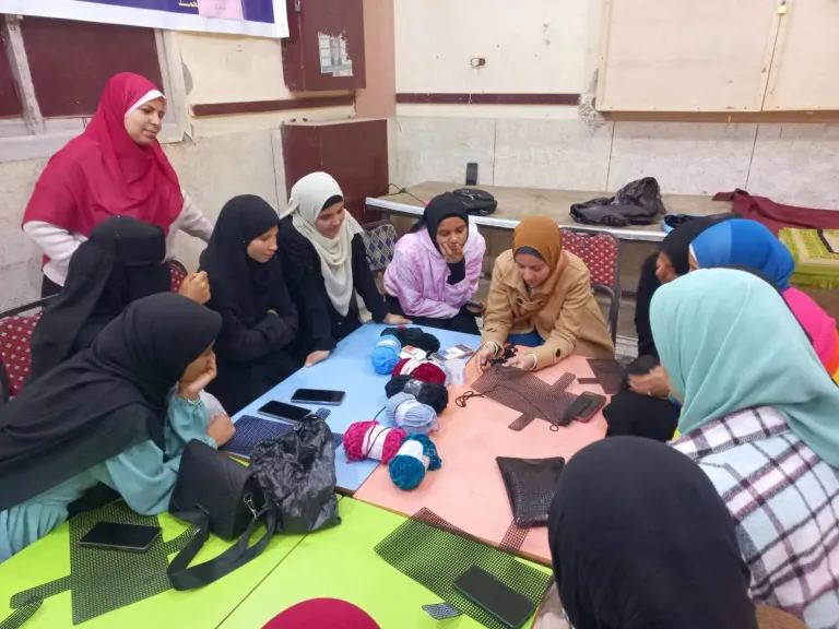 محافظ أسيوط: تنظيم دورات ”علمني حرفة” بمركزي شباب دير الجنادلة وحي السلام