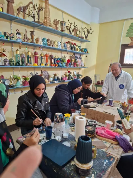 تعليم أسيوط ينظم ورشة تدريبية لطلاب المدارس على الحرف اليدوية