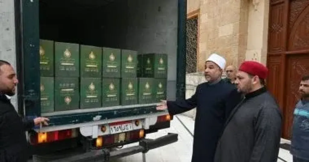 توزيع 1000 كرتونة مواد غذائية من مسجد الإمام الحسين للأسر المستحقة