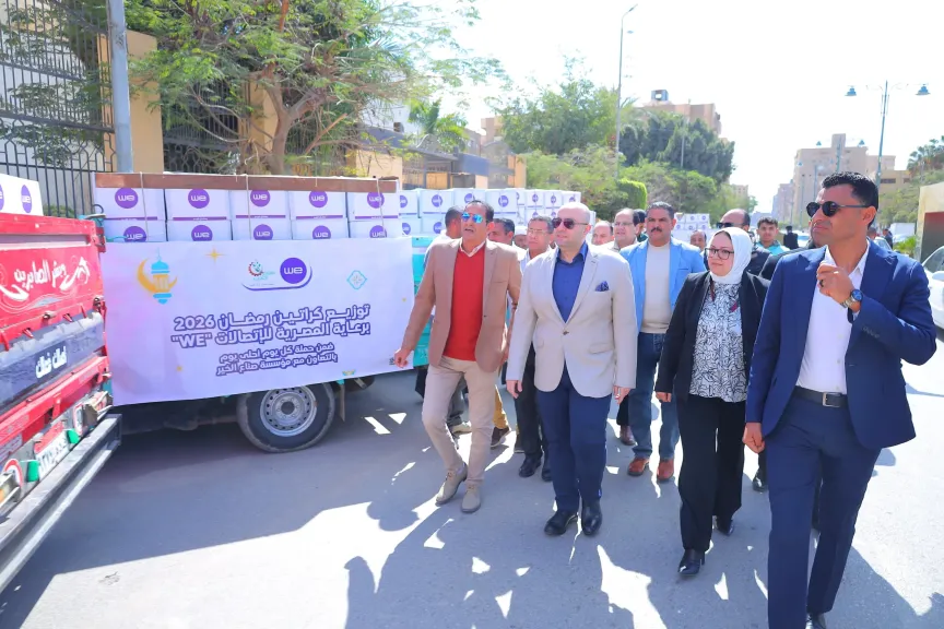 صناع الخير تنظم اصطفافا لآلاف الكراتين الغذائية بمحافظة الفيوم لتوزيعها على الأسر الأولى بالرعاية