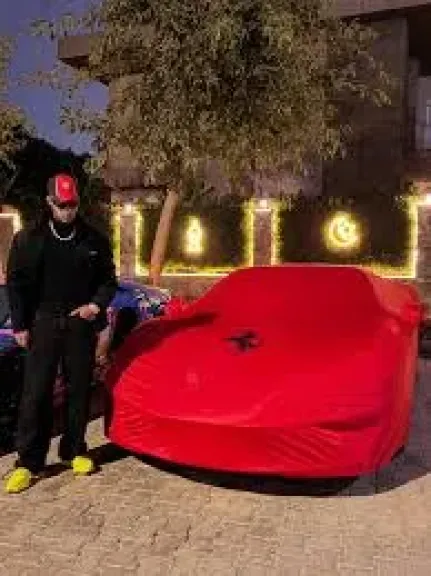 محمد رمضان يثير الجدل باستعراض سيارته الجديدة