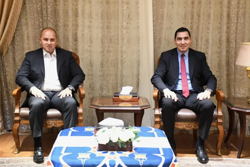 وزير الرياضة يلتقي رئيس «بيرزنتيشن لايف» لتعزيز تنظيم الفعاليات الرياضية