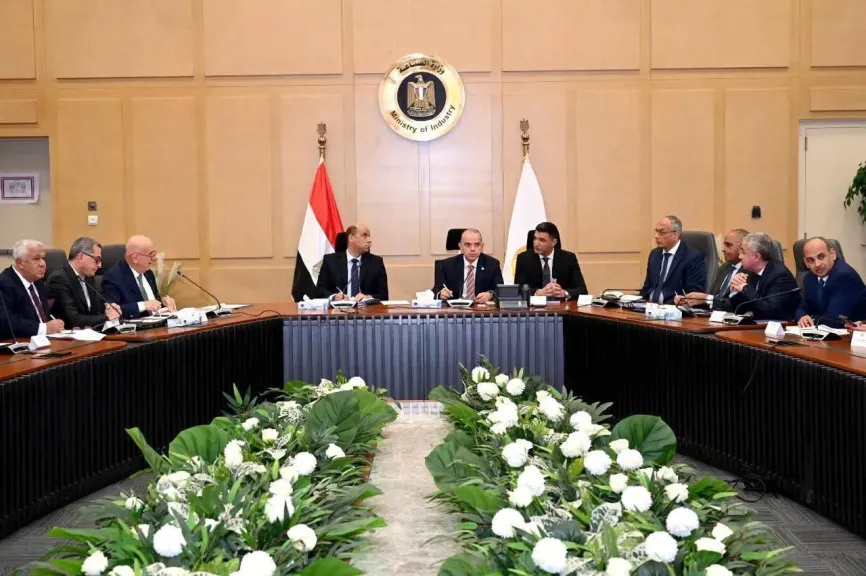 وزراء الصناعة والاستثمار والعمل يلتقون المجلس التصديري للملابس الجاهزة لدعم الصادرات