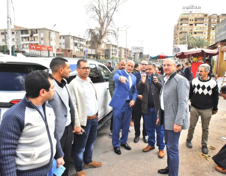 محافظ أسيوط يتفقد محيط موقفي نزلة عبد اللاه والأزهر لبحث حلول