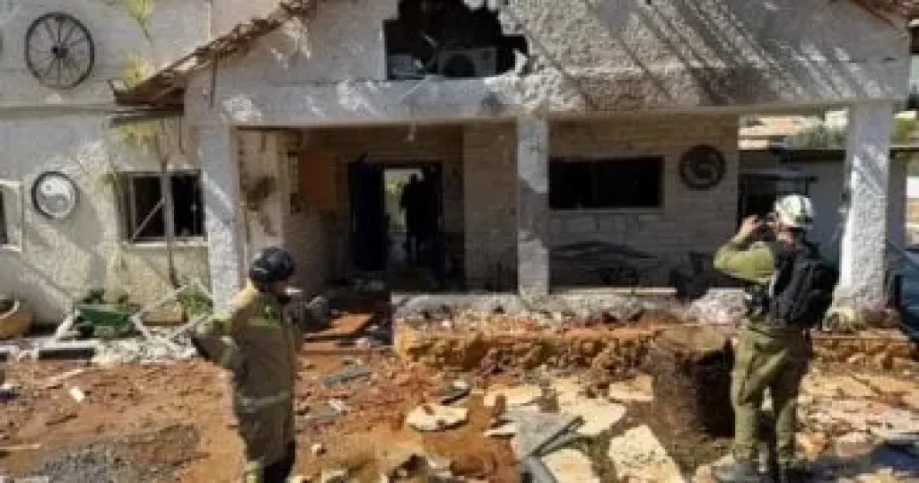 صواريخ إيران تدمر مبانى وسيارات وتصيب 8 إسرائيليين وسط تل أبيب