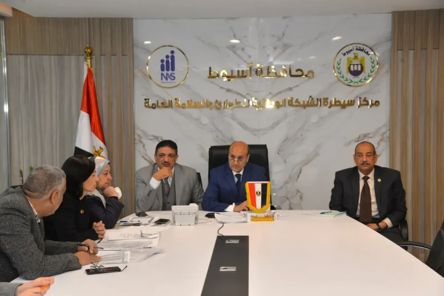 الفيديو كونفرانس محافظ أسيوط يشارك في اجتماع وزاره التنميه المحليه