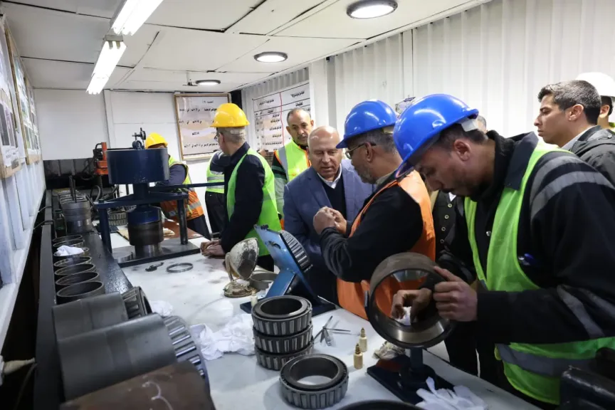 وزير النقل يتفقد ورش عربات جبل الزيتون بالإسكندرية المتخصصة في العمرات والتطوير الشامل لعربات نقل البضائع