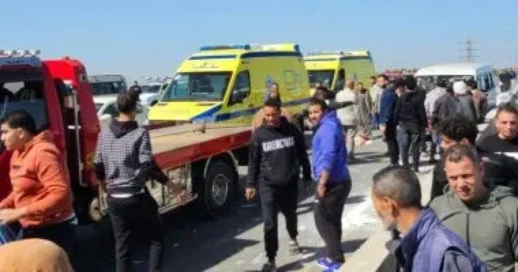 مصرع شاب وإصابة اثنين فى تصادم بطريق دمو بالفيوم