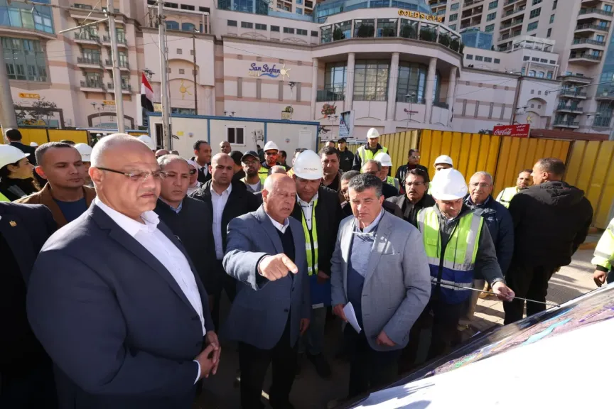 وزير النقل يتابع مشروع  إعادة تأهيل وتطوير ترام الرمل بالإسكندرية