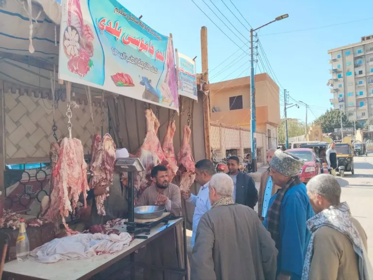 محافظ أسيوط يتابع جهود الوحدات تطرح لحوم بلدية بسعر 300 جنيه