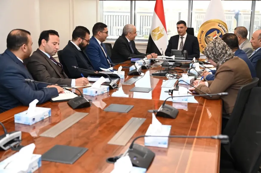 وزير الصناعة يبحث مع مجموعة العربي إقامة توسعات جديدة بقيمة 480 مليون دولار بمدينة قويسنا الجديدة.