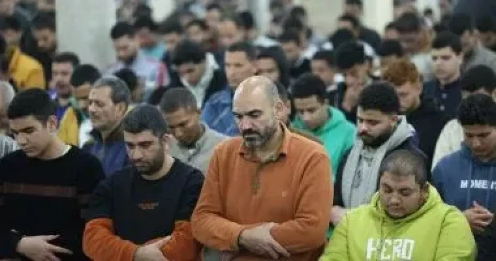 الجامع الأزهر يواصل استقبال آلاف المصلين لأداء صلاتي العشاء والتراويح