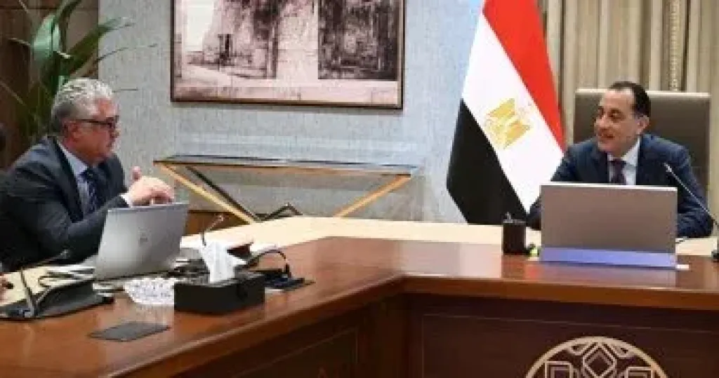 رئيس الوزراء يتابع الموقف التنفيذى لمشروعات المنطقة الاقتصادية لقناة السويس