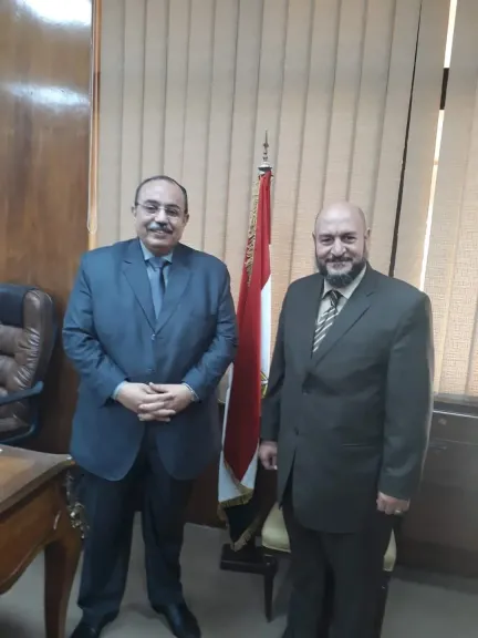 الكاتب الصحفى محمود الشاذلى يكتب : تذكرت يوما نبهنا فيه أبوالحكم المحلى في مصر لكارثية مايحدث .