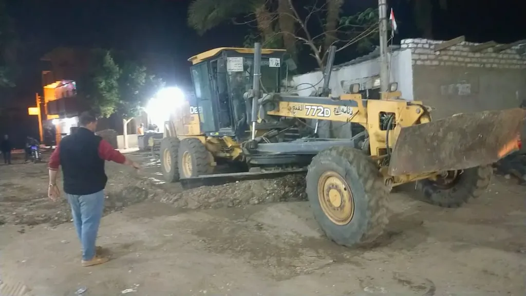 محافظ أسيوط يوجه بتكثيف حملات تسوية وتمهيد الشوارع بقرى مركز الفتح