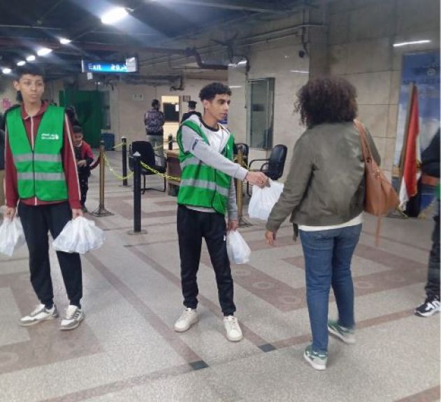 مترو الأنفاق : توزيع ستون ألف وجبة خفيفة لإفطار صائم  بالتعاون مع بنك الطعام