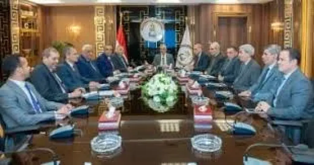 وزير الإنتاج الحربى يجتمع مع رؤساء مجالس إدارات الشركات المنتجة للذخائر