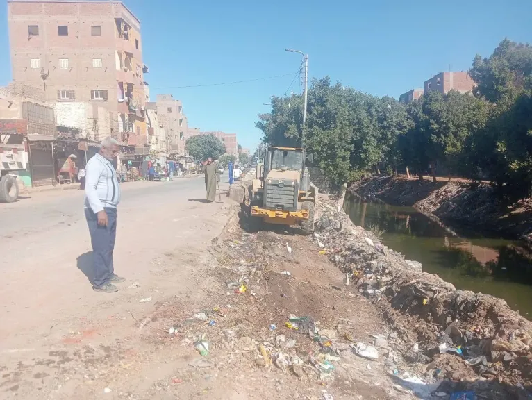 محافظ أسيوط: حملات مكثفة للنظافة بمدينة أبنوب ورفع 140 طنًا من المخلفات