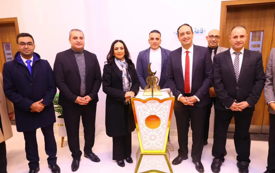 المتعافون بمراكز صندوق مكافحة الإدمان يهدون وزيرة التضامن فانوس رمضان من تصميمهم