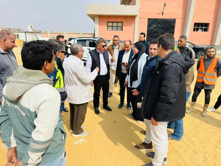 رئيس جهاز حدائق أكتوبر يتفقد مشروعات الطرق بالمدينة ويوصي الإنتهاء من الأعمال الجارية