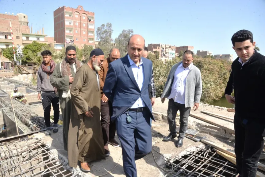 محافظ أسيوط يواصل جولاته الميدانية لمتابعة تنفيذ كوبري الحواتكة بمنفلوط