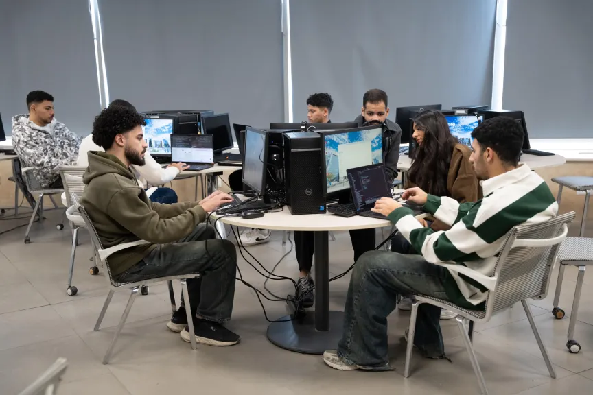 ثلاث مشاريع تخرج بالذكاء الاصطناعي مع ”دل العالمية” لتطوير خدمات الرعاية الصحية والمرور