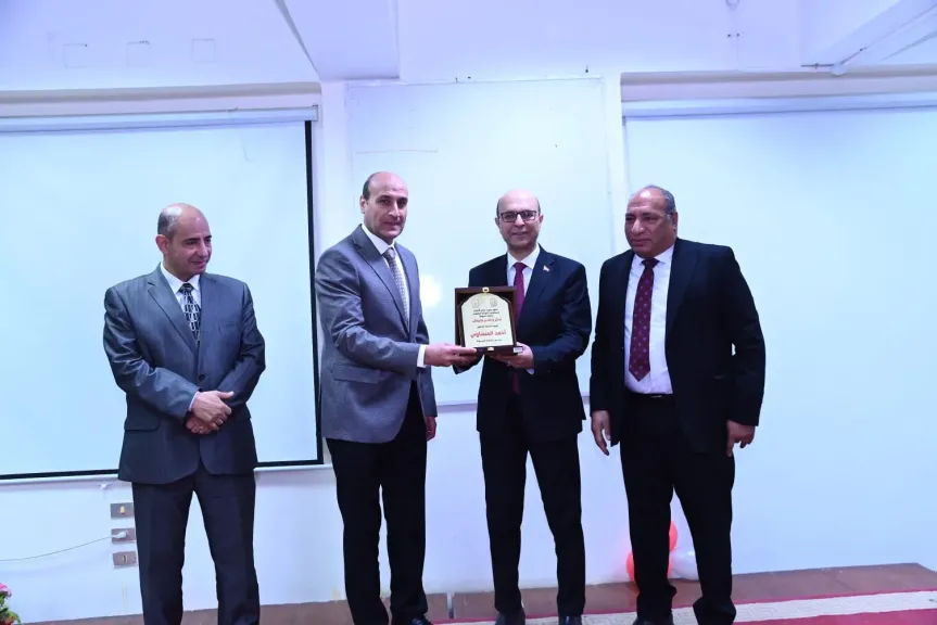 الدكتور المنشاوي يفتتح عيادة اليوم الواحد لتلقي جرعات العلاج الكيماوي للأطفال