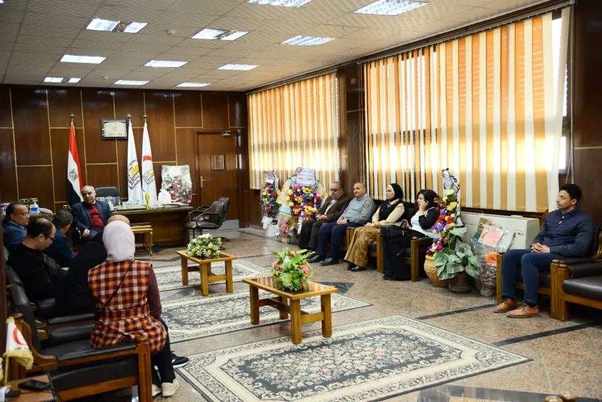 عميد كلية الطب يستقبل مساعد وزير الصحة للشئون العلاجية