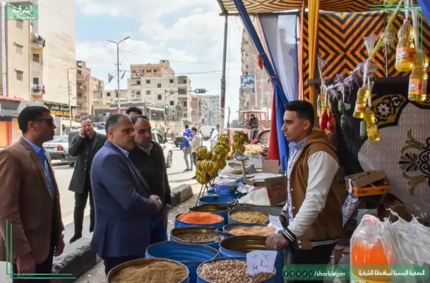 محافظ الشرقية يتفقد معرض أهلاً رمضان بميدان المنسي بمنيا القمح