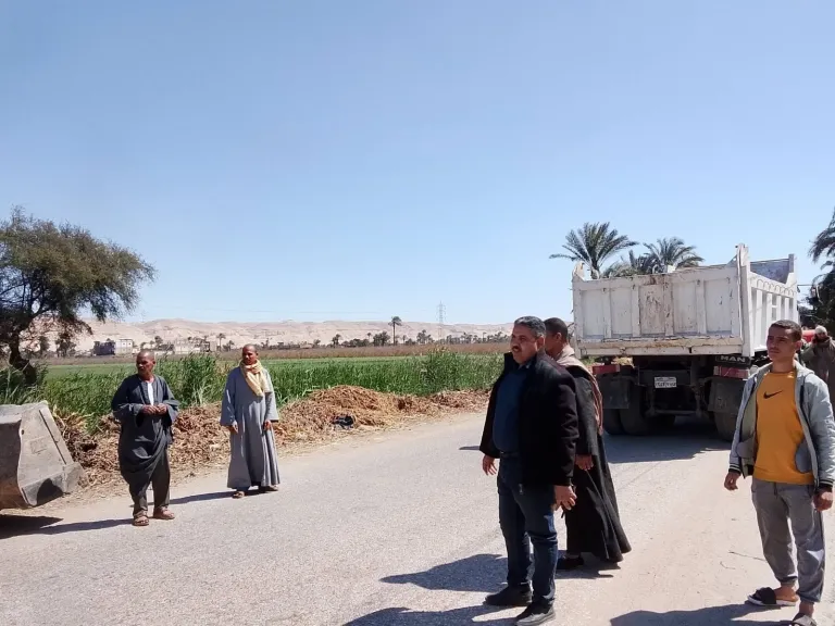 محافظ أسيوط: رفع 1200 طن مخلفات من نواتج تطهير الترع والمصارف بساحل سليم